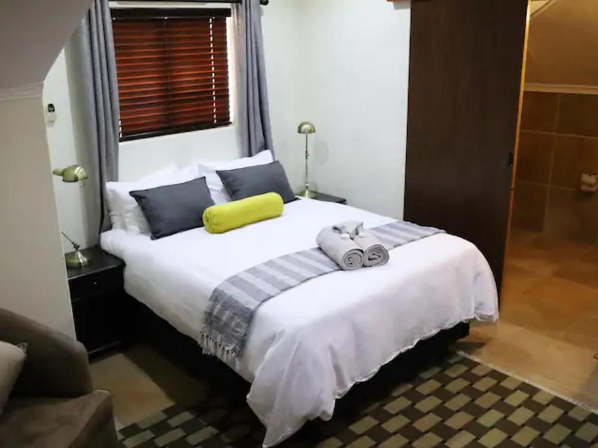 The Oak Potch Guesthouse Potchefstroom Ngoại thất bức ảnh